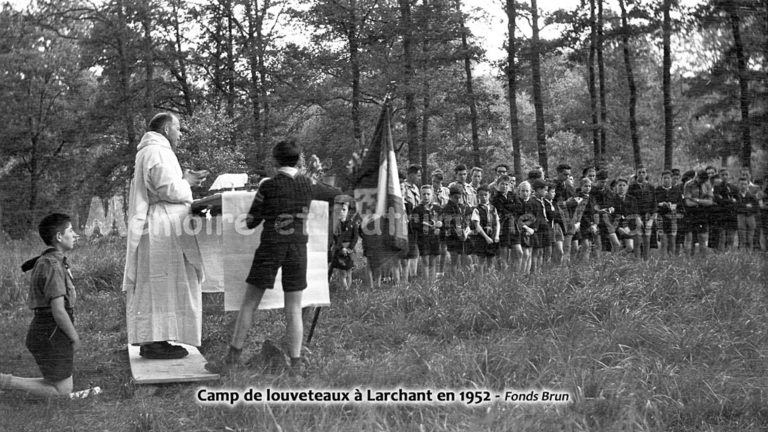 1952, camp de louveteaux à Larchant.