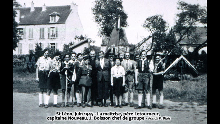 St Léon, juin 1945. La maîtrise, père Letourneur, capitaine N