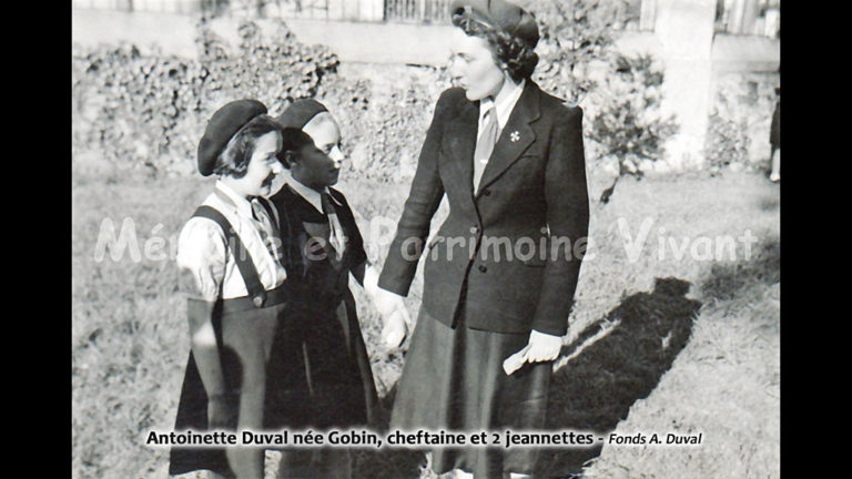 Antoinette Duval née Gobin, cheftaine et 2 jeannettes