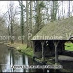 La rivière Ecole et un lavoir à Dannemois